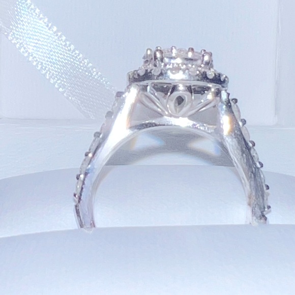 14K Diamond Ring 💍 - Picture 4 of 6
